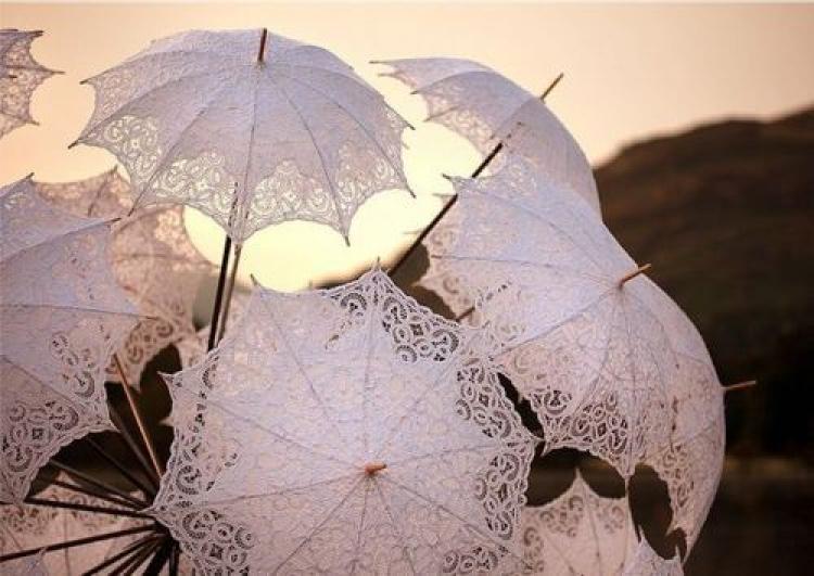 lace parasols for outdoor weddings
