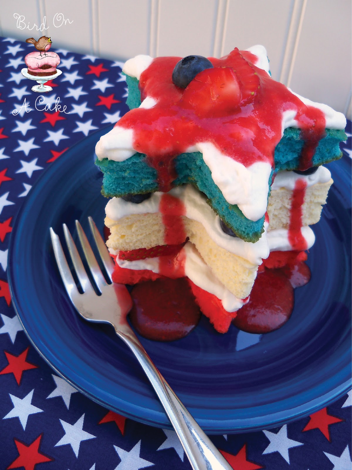 Mini-wedding-cakes-red-white-blue.original