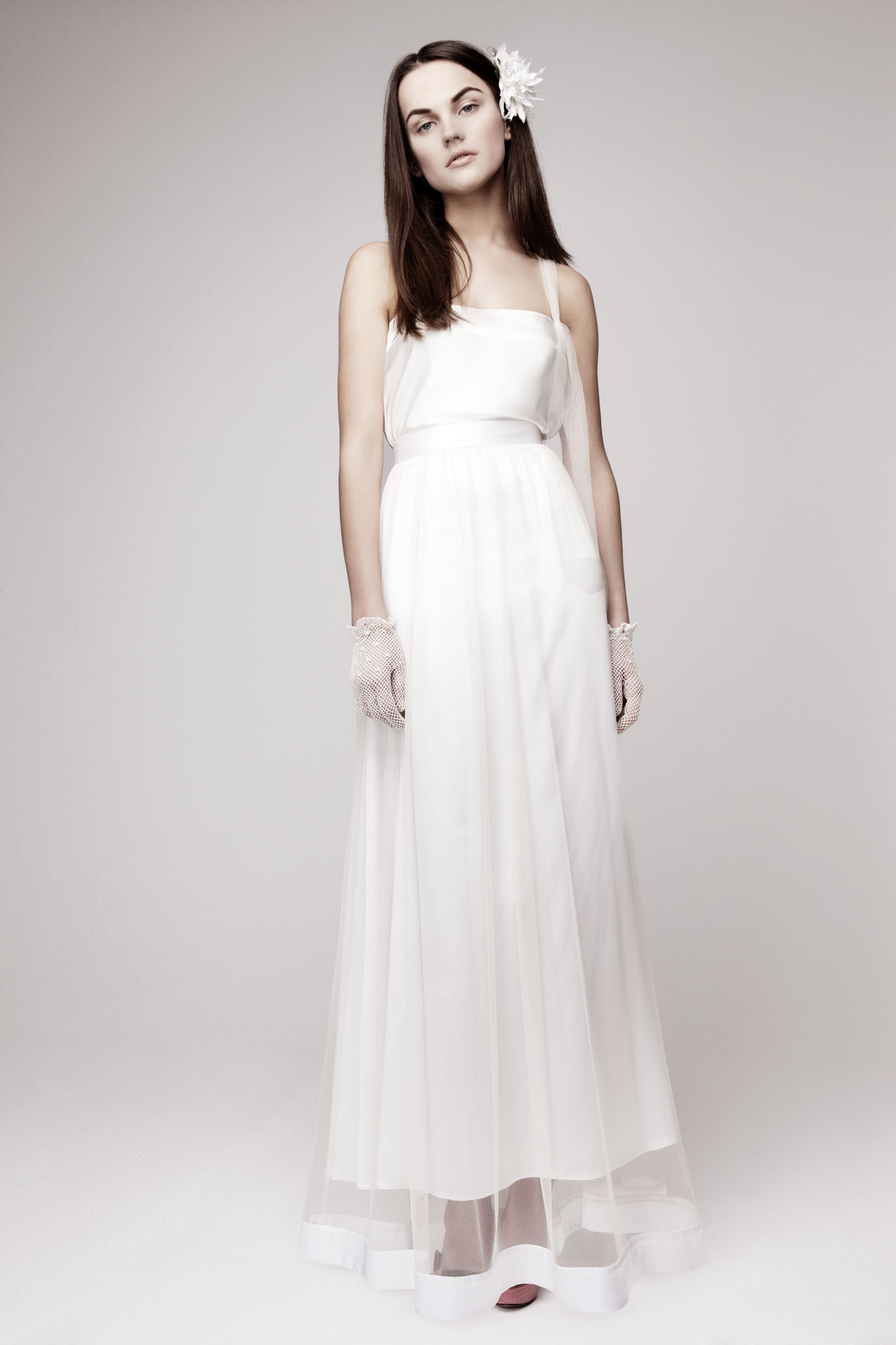 simple wedding dress for vintage or modern brides 5 | OneWed.com