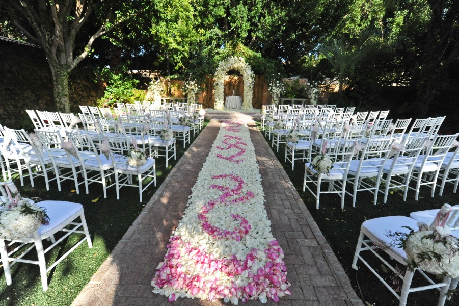 rose petal aisle runner for outdoor ceremonies unique wedding flower ideas 5