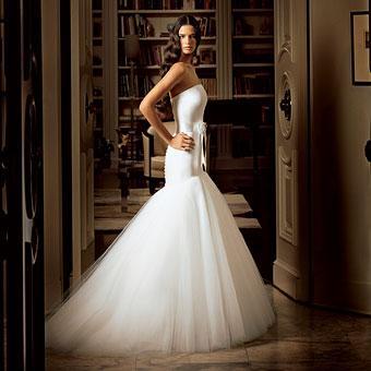 Stunning white strapless wedding dress 
