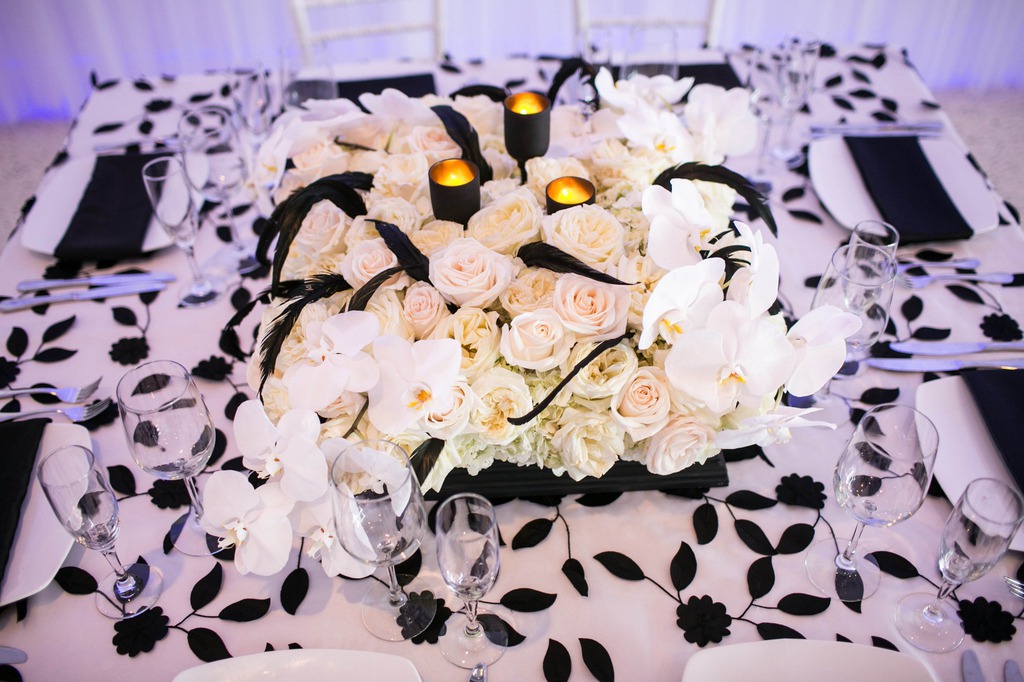 Glamorous Black and White Wedding Decorations