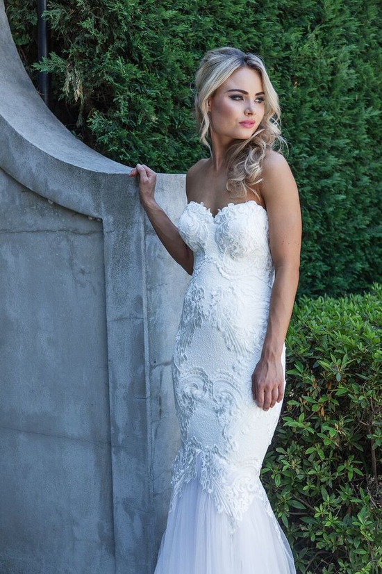 fittedlaceweddingdress