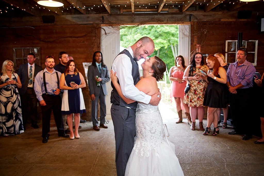 luxebylindsay_nyc_nj_wedding_photographer_raritan_inn_rustic_barn_020