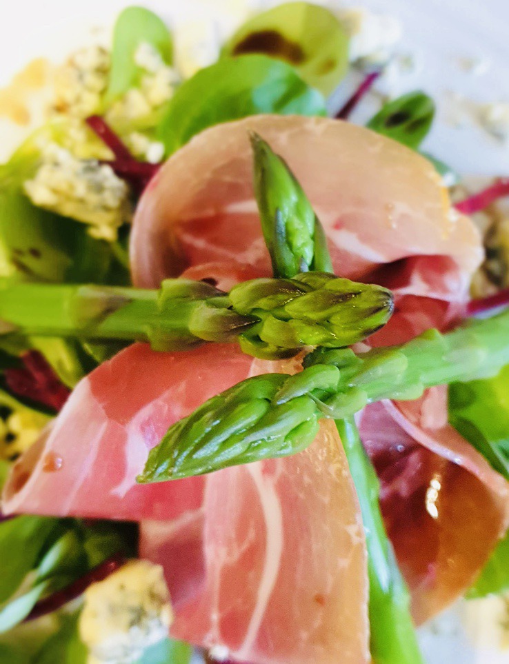 Parma ham, asparagus and blue cheese salad