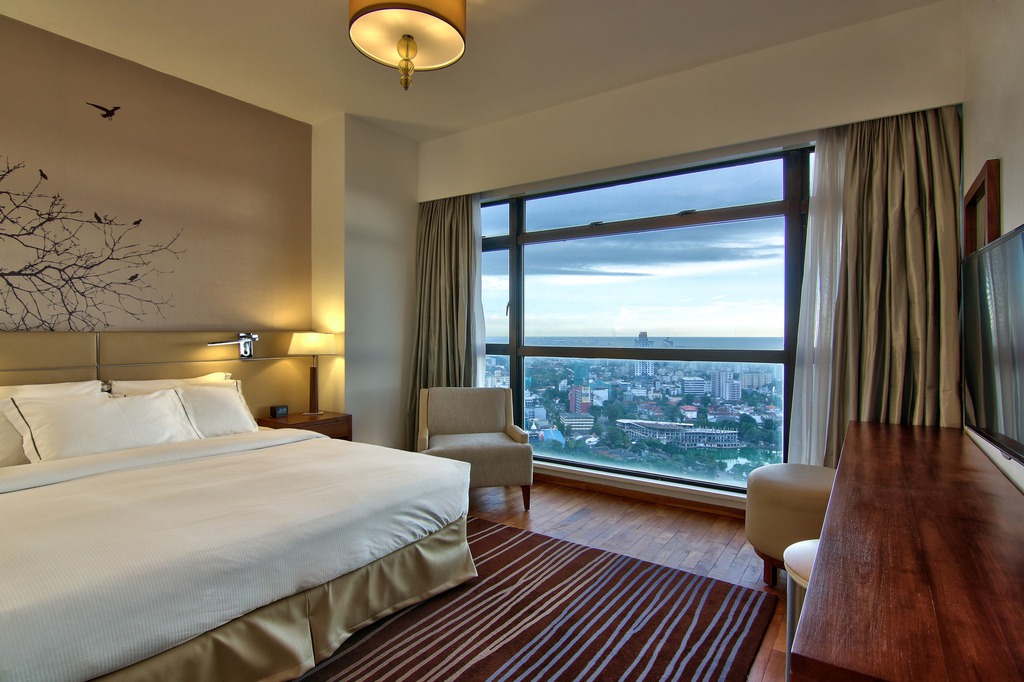 hiltoncolomboresidencessuiteinteriorbed