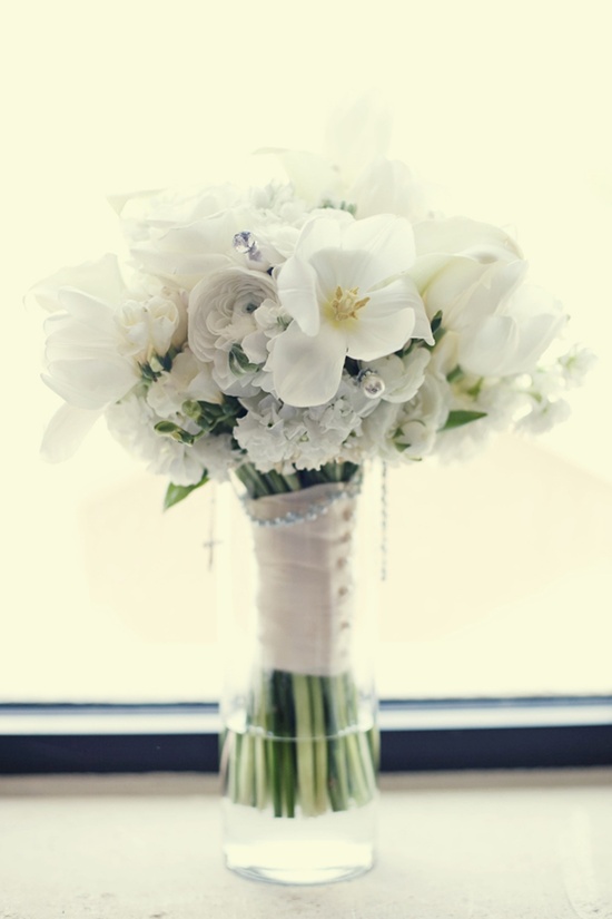 simple elegant wedding flowers ivory bridal bouquet reception centerpiece