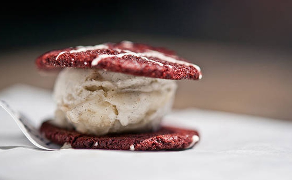 2012 wedding trends in catering ice cream sandwich food truck
