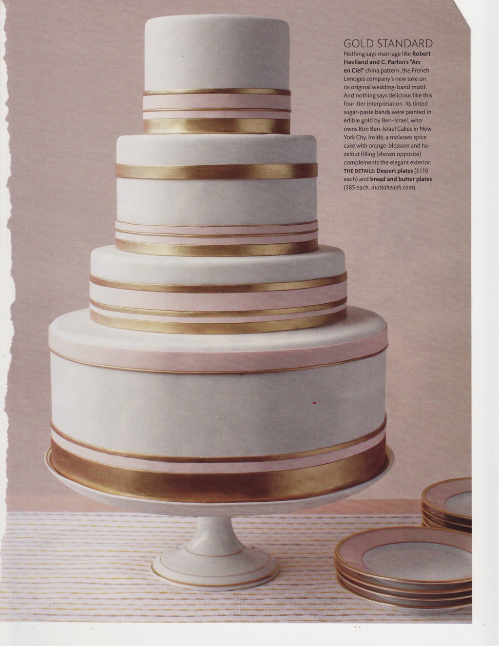 elegant wedding cake gold bands